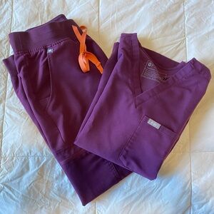 FIGS scrub set, deep purple, XS Catarina top, S/P Zamora bottoms